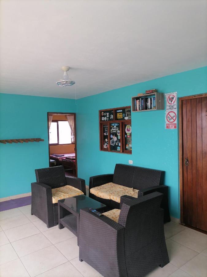 Hospedaje Restaurante El Hombre Puerto Chicama Exteriör bild