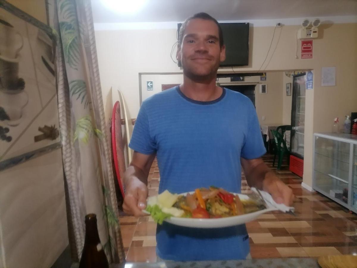 Hospedaje Restaurante El Hombre Puerto Chicama Exteriör bild