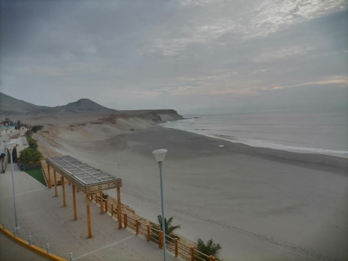 Hospedaje Restaurante El Hombre Puerto Chicama Exteriör bild