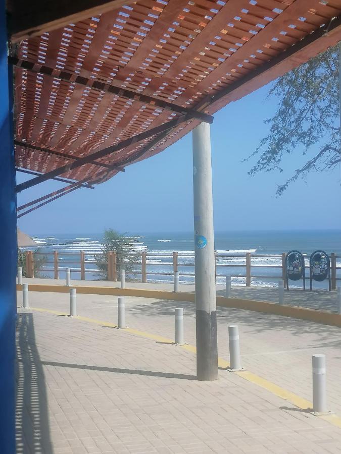 Hospedaje Restaurante El Hombre Puerto Chicama Exteriör bild