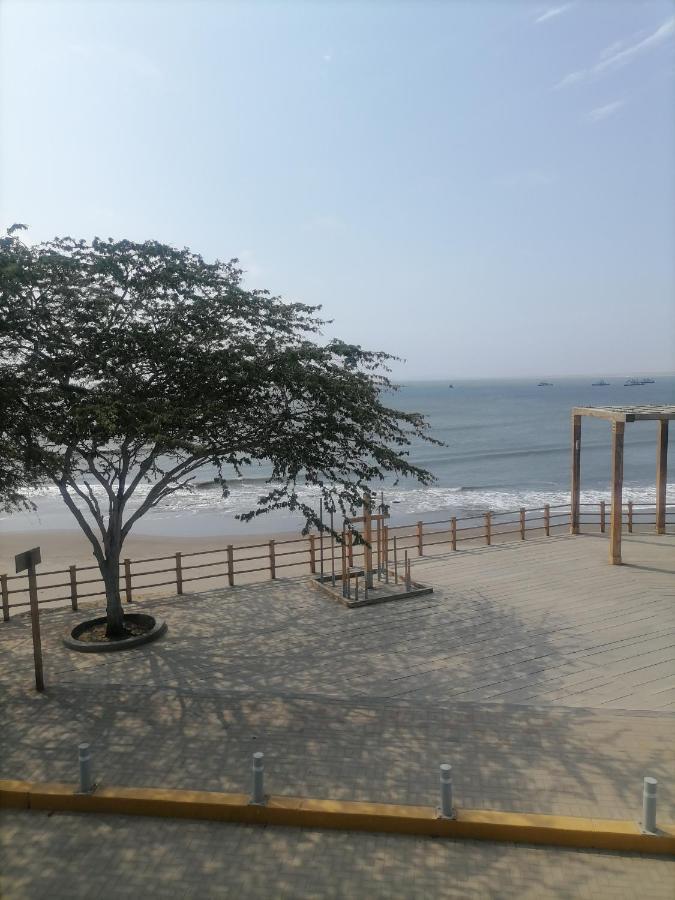 Hospedaje Restaurante El Hombre Puerto Chicama Exteriör bild