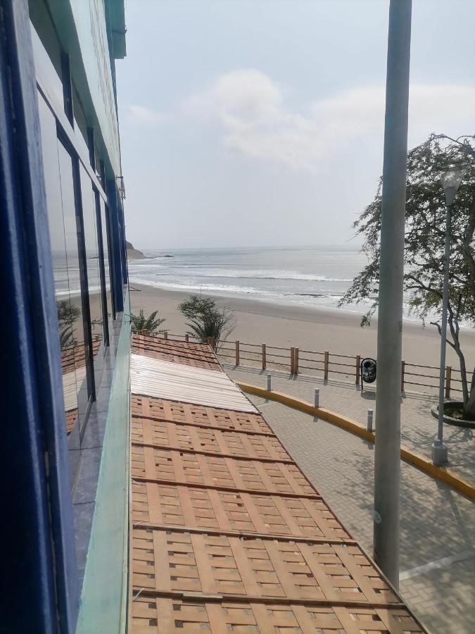 Hospedaje Restaurante El Hombre Puerto Chicama Exteriör bild
