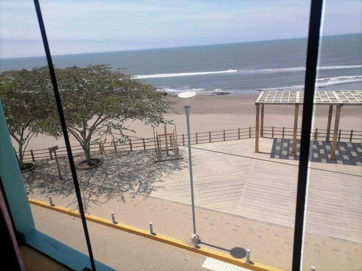 Hospedaje Restaurante El Hombre Puerto Chicama Exteriör bild